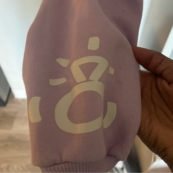 💜Ariana grande 7 rings crewneck!💜 - Picture 3 of 4